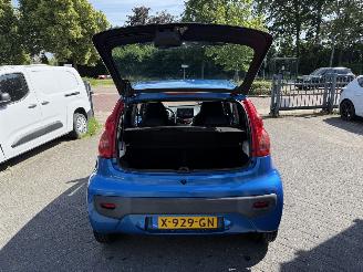 Peugeot 107 1.0-12V XS (Hatchback 5-dr.) picture 16