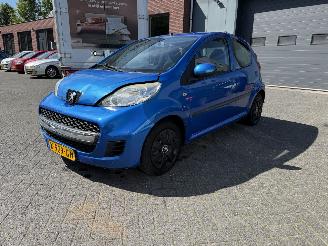 Avarii autoturisme Peugeot 107 1.0-12V XS (Hatchback 5-dr.) 2011/2