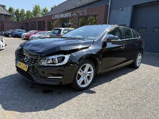 Schadeauto Volvo V-60 2.0 T3 Nordic+ (Stationwagen 5-dr.) 2016/10