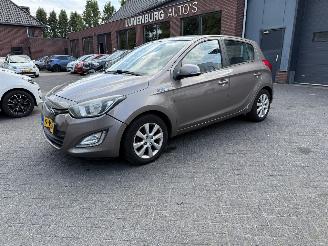 Avarii autoturisme Hyundai I-20 1.2i i-Deal (Hatchback 5-dr.) 2013/5