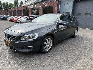 skadebil auto Volvo V-60 2.0 D2 Nordic+ (Stationwagen 5-dr.) 2016/9
