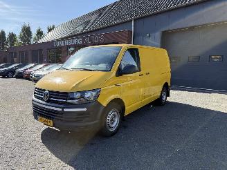 krockskadad bil bedrijf Volkswagen Transporter 2.0 TDI L1H2 Comfortline 2016/10