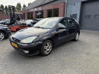 Auto incidentate Ford Focus 1.6-16V Trend (Hatchback 5-dr.) 2002/6