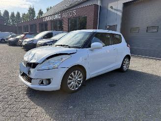 krockskadad bil auto Suzuki Swift 1.2 Exclusive EASSS (Hatchback 3-dr.) 2013/4