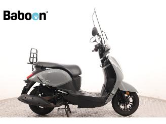 skadebil bromfiets Sym  Mio 50i 25KM 2022/8
