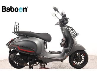 Vaurioauto  scooters Vespa  Sprint 45KM 2019/5