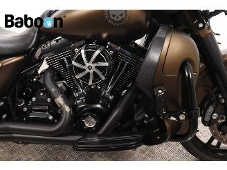 Harley-Davidson  FLHX Street Glide picture 13