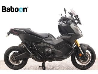 krockskadad bil motor Honda  X-ADV 2024/4