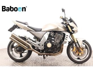 Vaurioauto  motor cycles Kawasaki Z 1000  2005/4