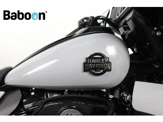 Harley-Davidson  FLHXU Street Glide Ultra 117 picture 12