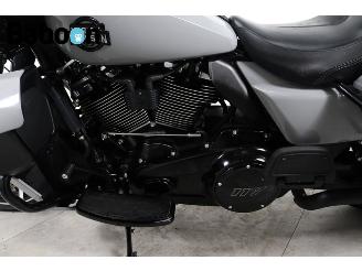 Harley-Davidson  FLHXU Street Glide Ultra 117 picture 23