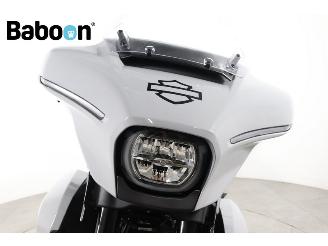 Harley-Davidson  FLHXU Street Glide Ultra 117 picture 26