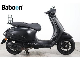 Vaurioauto  scooters Vespa  Sprint 25KM 2020/9