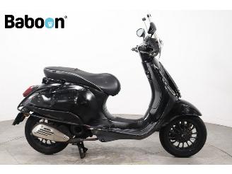 krockskadad bil bromfiets Vespa  Sprint 45KM 2016/10