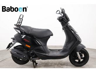 dañado ciclomotor Piaggio  Zip 45KM 2022/9