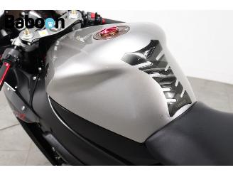 Yamaha  YZF-R1 picture 11