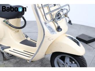 Vespa  LX 50 25KM picture 11
