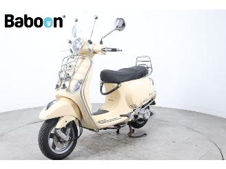 Vespa  LX 50 25KM picture 6