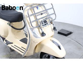 Vespa  LX 50 25KM picture 9