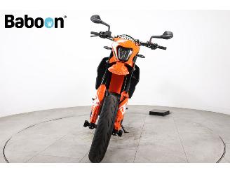 KTM 690 SMC R picture 4