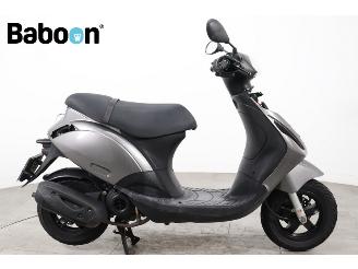 krockskadad bil bromfiets Piaggio  Zip 45KM 2018/8