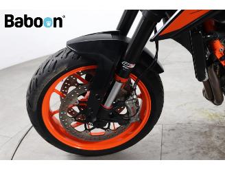 KTM  890 Duke R ABS picture 16