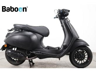 skadebil bromfiets Vespa Sprint 45KM  2021/9
