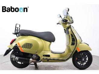 krockskadad bil motor Vespa  GTS 300 Super HPE 2023/12