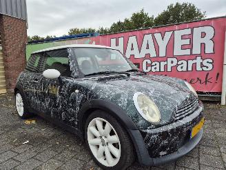 skadebil auto Mini Cooper 1.6 chilli special paint 2003/3