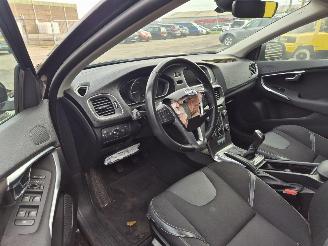 Volvo V-40 2.0 d2 R-Design business picture 7