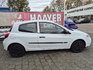 Renault Clio 1.2 acces AIRCO picture 2
