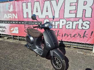 krockskadad bil bromfiets GTS  toscana pure snorscooter 2020/8