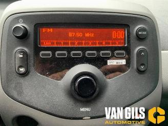 Peugeot 108 108, Hatchback, 2014 1.0 12V VVT-i picture 11