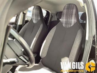 Peugeot 108 108, Hatchback, 2014 1.0 12V VVT-i picture 15