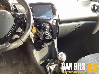 Peugeot 108 108, Hatchback, 2014 1.0 12V VVT-i picture 16