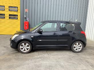 Vaurioauto  passenger cars Suzuki Swift 1.3 VVT 16V Hatchback  Benzine 2007/10