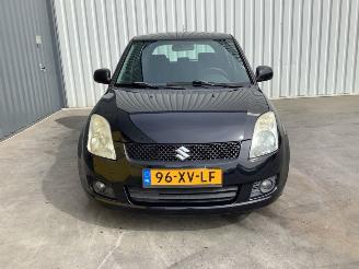 Suzuki Swift 1.3 VVT 16V Hatchback  Benzine picture 2