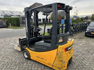 Jungheinrich  EFG 220 330ZZ picture 2