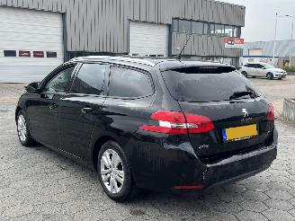Peugeot 308 SW 1.2 PureTech Blue Lease Executive picture 6