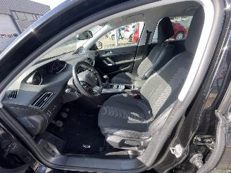 Peugeot 308 SW 1.2 PureTech Blue Lease Allure picture 8