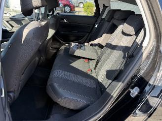Peugeot 308 SW 1.2 PureTech Blue Lease Allure picture 12