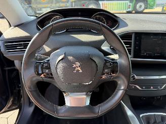 Peugeot 308 SW 1.2 PureTech Blue Lease Allure picture 18