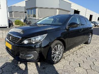 krockskadad bil auto Peugeot 308 SW 1.2 PureTech Blue Lease Allure 2021/7