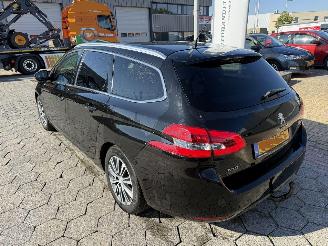 Peugeot 308 SW 1.2 PureTech Blue Lease Allure picture 7