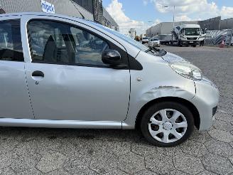Peugeot 107 1.0-12V XR picture 4