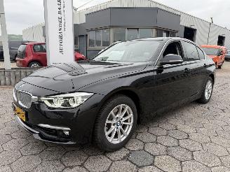 Voiture accidenté BMW 3-serie Luxury Edition 2019/1