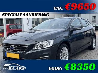 krockskadad bil auto Volvo V-60 1.6 T3 Momentum 2015/6