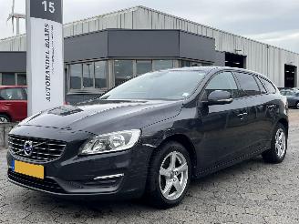 Schadeauto Volvo V-60 1.6 D2 Kinetic 2015/3