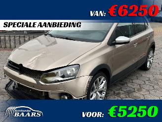 damaged passenger cars Volkswagen Polo 1.2 TSI Cross 2017/1