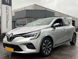 skadebil auto Renault Clio 1.0 TCe Initiale Paris AUTOMAAT 2021/1